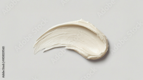 なめらかで艶のあるホワイトクリームの質感が際立つスキンケアイメージ（美容・コスメ）