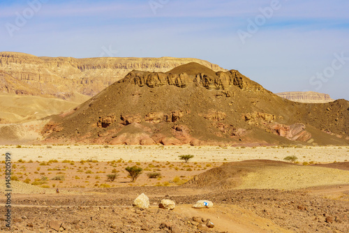 Obraz na płótnie Rock formations and landscape, in Timna desert park w salonie