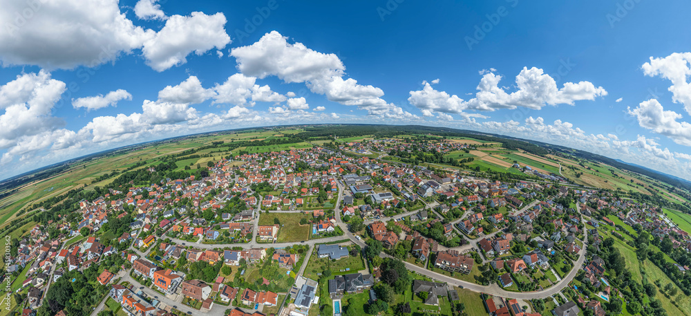 Ausblick auf eine Ortschaft in der Region Altmühlfranken nahe Gunzenhausen