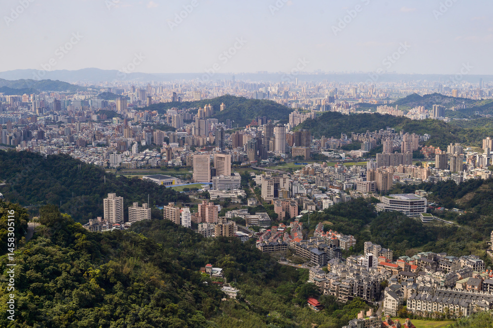 Obraz premium Wide panoramic view of Taipei city skyline and urban landscape nestled in lush green mountains of Taiwan