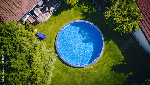 Obraz na płótnie Above ground swimming pool on grass in backyard w salonie