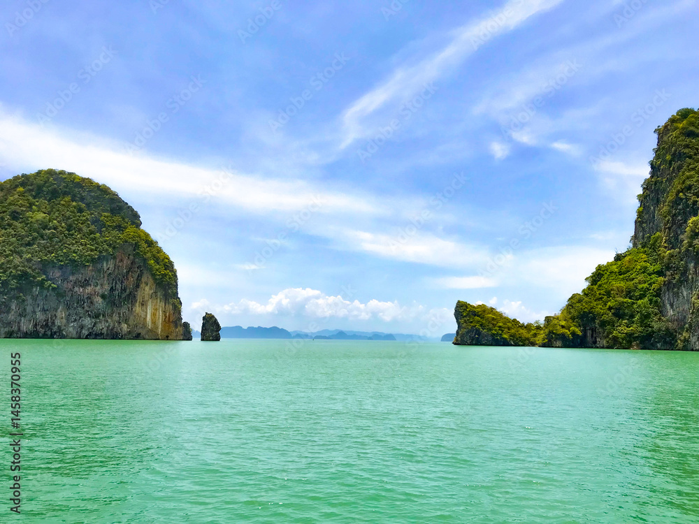 Obraz premium tropical island in phang nga bay thailand