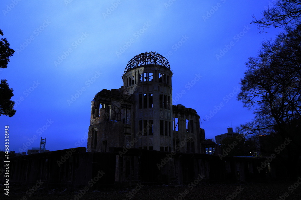 Fototapeta premium 原爆ドーム (広島) (夜景)