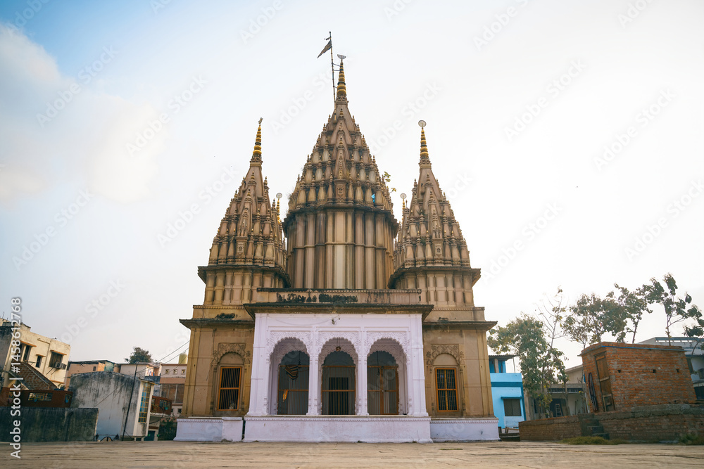 Obraz premium Varanasi, Uttar Pradesh, India. A temple in Varanasi.