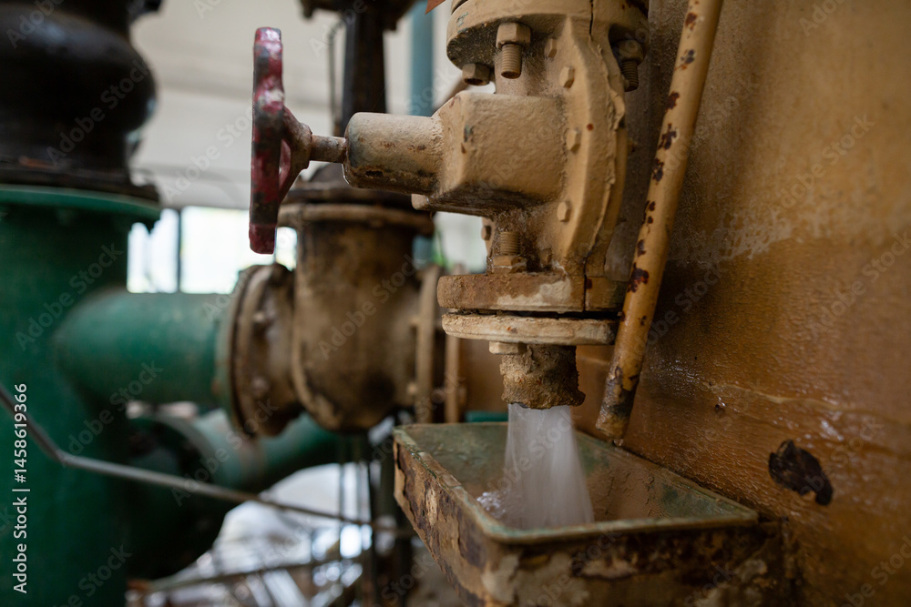 Pumping station for water preparation in a heat exchanger circuit. Includes industrial pumps, pipelines, and filtration systems ensuring efficient water circulation and processing.