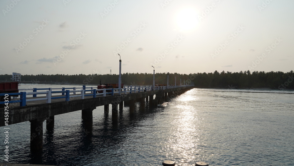 Obraz premium pier at sunset