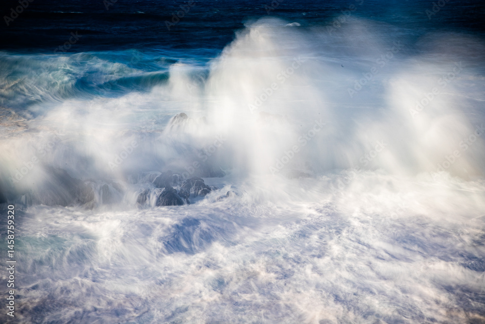 Obraz premium big waves in Porto Moniz, Madeira