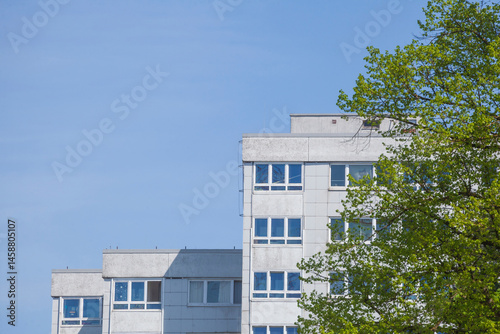 Obraz na płótnie Hochhaus Grohner Düne im Frühling, Bremen-Nord, Bremen, Deutschland w salonie