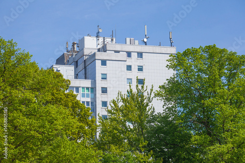 Obraz na płótnie Hochhaus Grohner Düne im Frühling, Bremen-Nord, Bremen, Deutschland w salonie