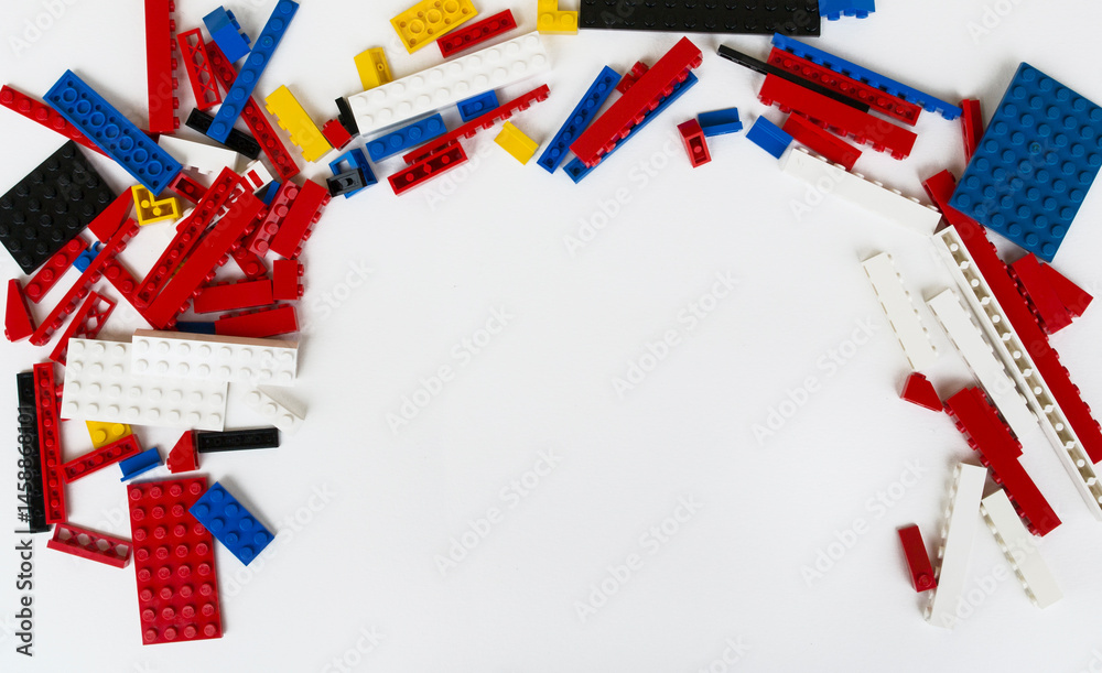 Obraz premium Piezas de LEGO oficial con fondo blanco