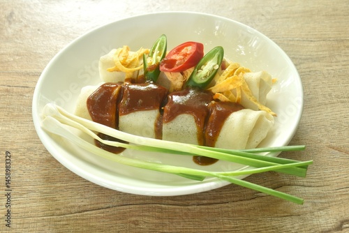 Obraz na płótnie fresh Chinese spring roll made from flour wrapped tofu and pork with bean sprout dressing sweet red gravy sauce on plate w salonie