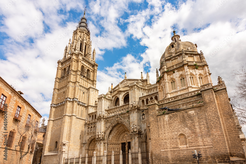Fototapeta premium Medieval cathedral in center of Toledo, Spain