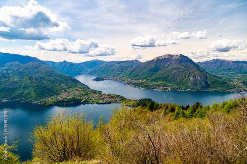 Obraz na plátně Panorama of Lake Como photographed from Ortanella, showing Bellagio, Balbianello, the Lecco and Como shores of the lake and the mountains above