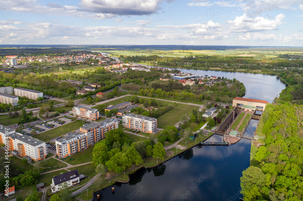 Fototapeta premium Luftaufnahme Zwilling Schleuse, Eisenhuettenstadt, Oder-Spree, Brandenburg, Deutschland, Europa 