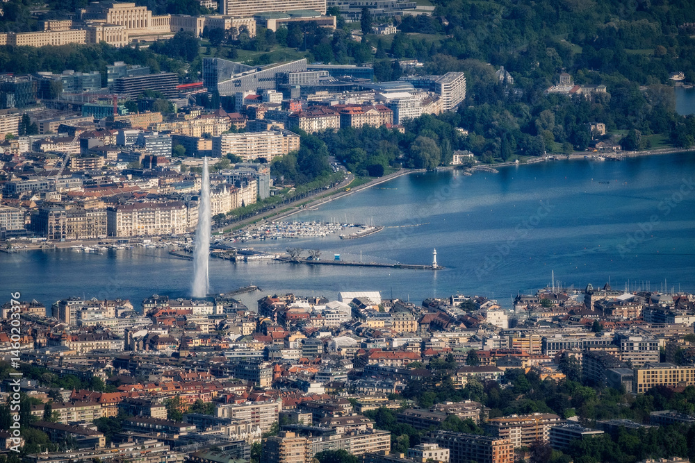 Obraz premium Genève, la rade et le jet d'eau depuis le Salève