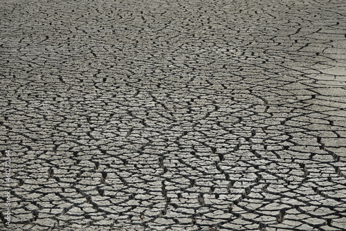 Obraz na płótnie Dried cracked earth soil floor texture background w salonie