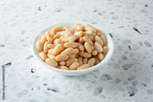 A view of a bowl of cannellini beans.