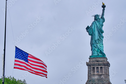 statue of liberty with american flag	
