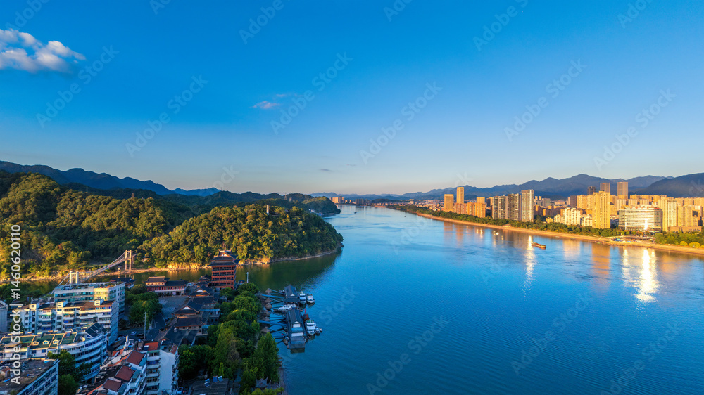 Obraz premium Aerial view of Tongjun Mountain Scenic Area in Tonglu County, Hangzhou, China