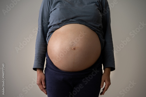 出産直前の妊婦のお腹