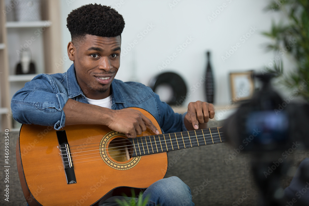Obraz premium handsome man recording song - vlogging concept