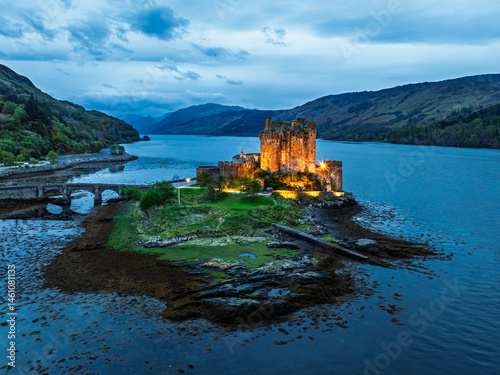 Obraz na płótnie Night over Eilean Donan Castle and Loch Duich from a drone, Isle of Skye, Highlands, Scotland, England w salonie
