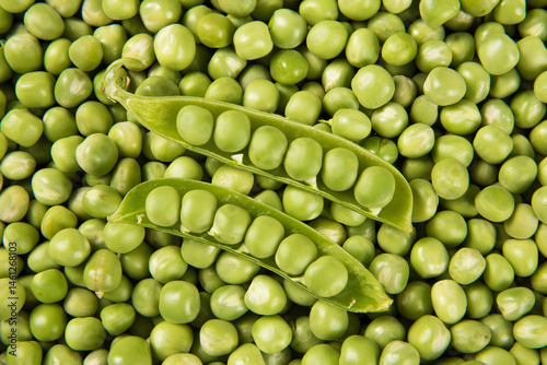 Obraz na płótnie fresh green peas texture background w salonie