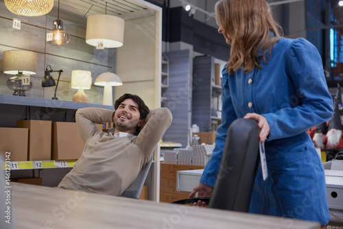 Obraz na płótnie Couple relax in stylish office furniture showroom showcasing modern designs w salonie