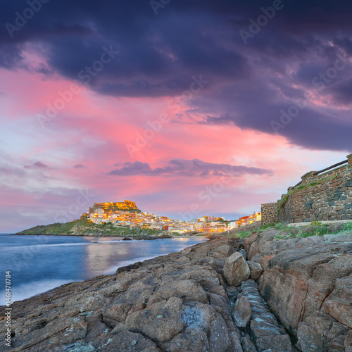 Obraz na płótnie Unbelivable evening view of Medieval town of Castelsardo. w salonie