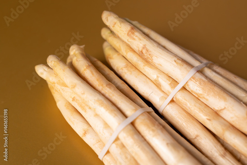 Premium white asparagus, re...