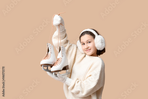 Cute little girl in winter ...