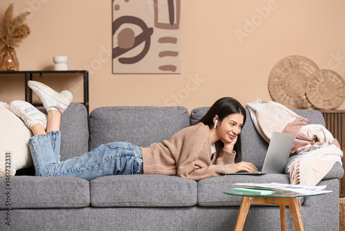 Beautiful young woman in ea...