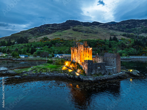 Obraz na płótnie Night over Eilean Donan Castle and Loch Duich from a drone, Isle of Skye, Highlands, Scotland, England w salonie