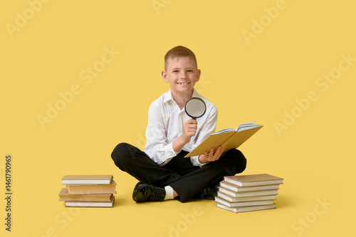 Cute little boy with magnif...
