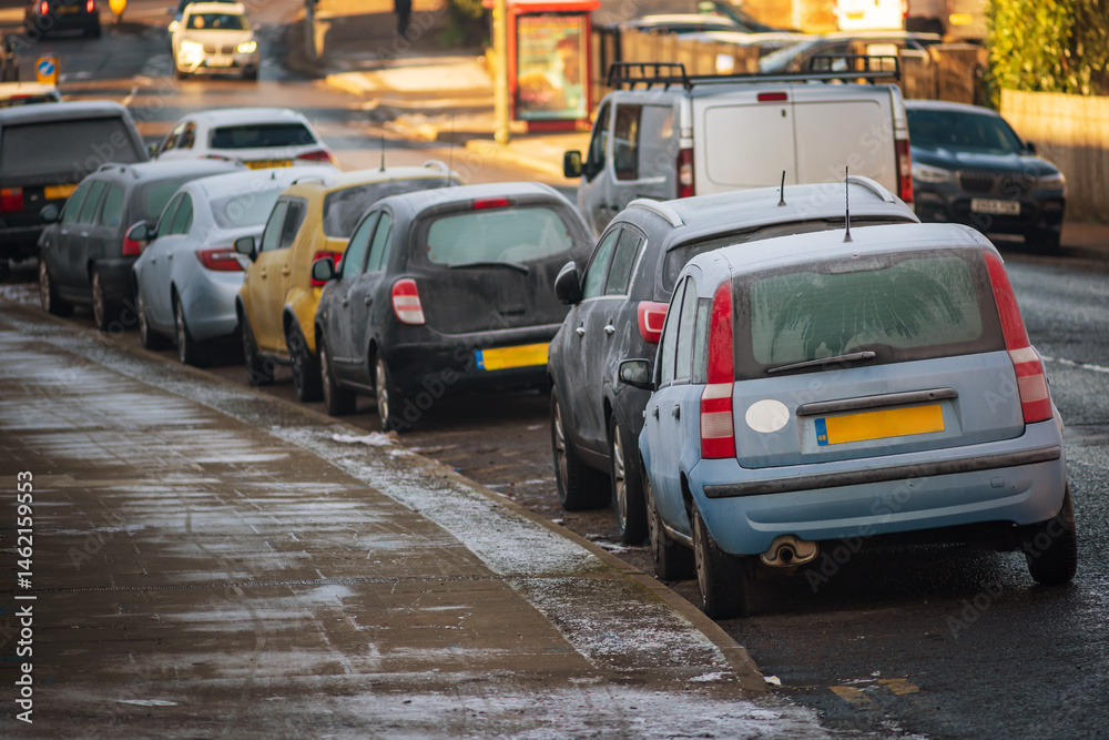 Obraz premium Frost snow covered british road and cars in england uk