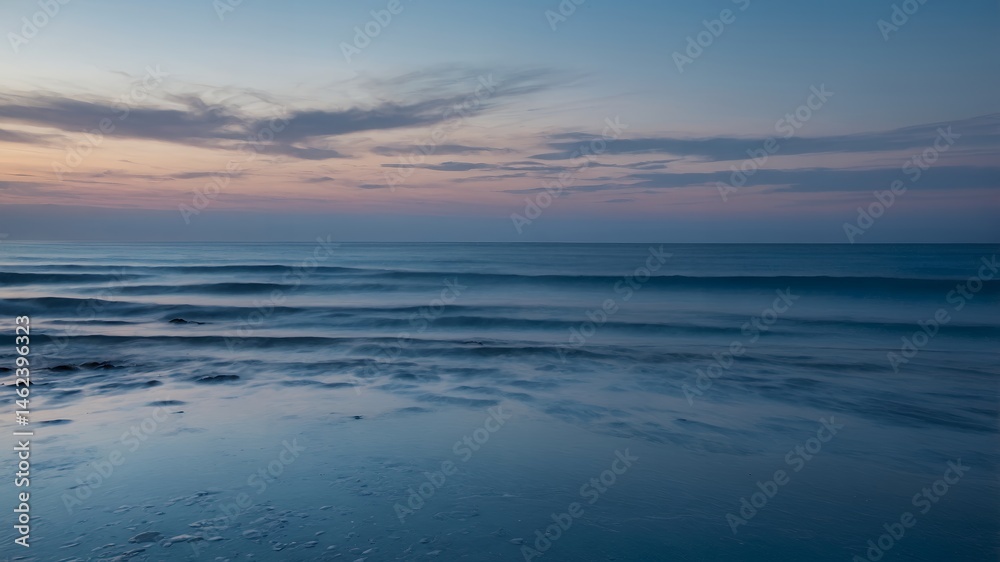 Obraz premium Serene Seascape Tranquil Ocean Waves at Sunset Long Exposure Photography
