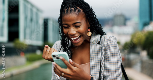 Fotografie Black woman, city and happy surprise with phone for online giveaway, fist or social media promo