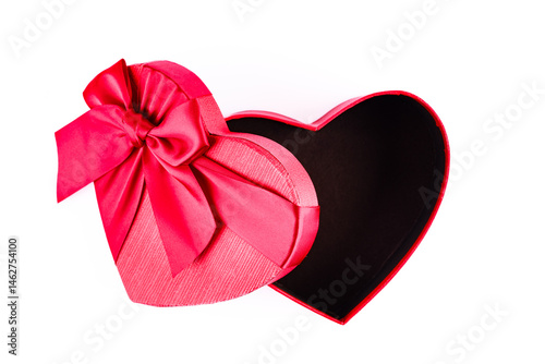 Obraz na płótnie Red and heart shaped chocolate or candy box on white background w salonie