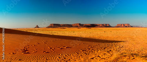 Obraz na płótnie Desert erosion formation in Ennedi plateu in Chad. Ennedi plateu desert landscape w salonie