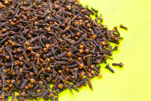 Fototapeta Naklejka Na Ścianę i Meble -  A spice of dried cloves, herbal medicine plant