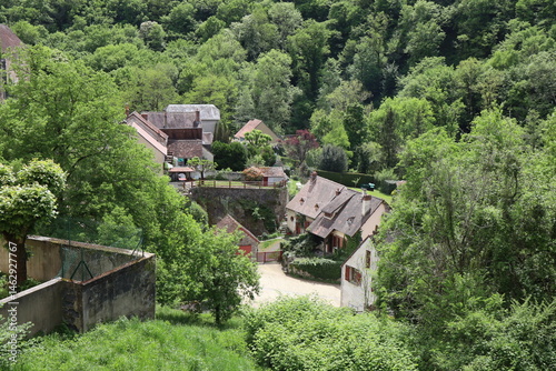 Obraz na płótnie Vue d'ensemble du village, ville de Gargilesse-Dampierre, département de l'Indre, France w salonie