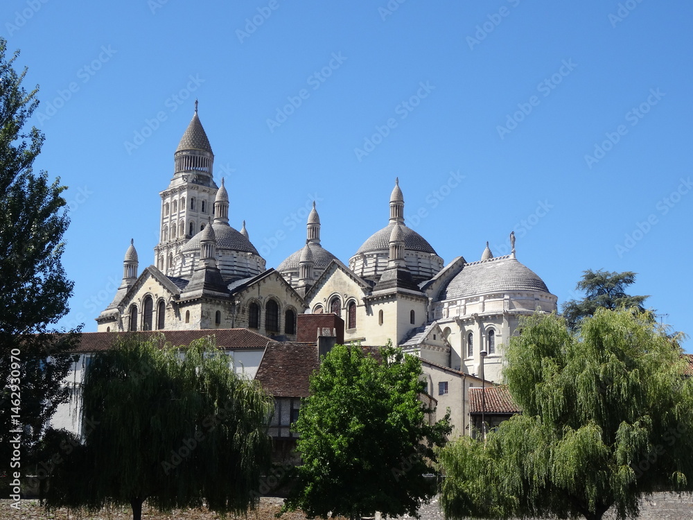 Obraz premium View of the roofs of Saint-Front Cathedral in Périgueux - Vue des toitures de la Cathédrale Saint-Front de Périgueux