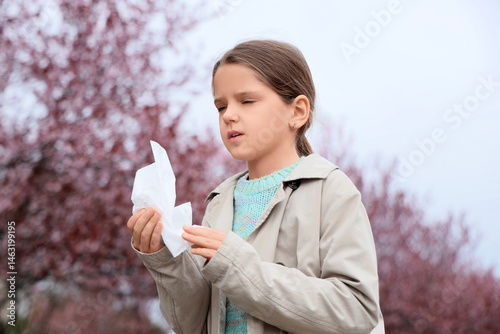 Allergic girl with tissue s...