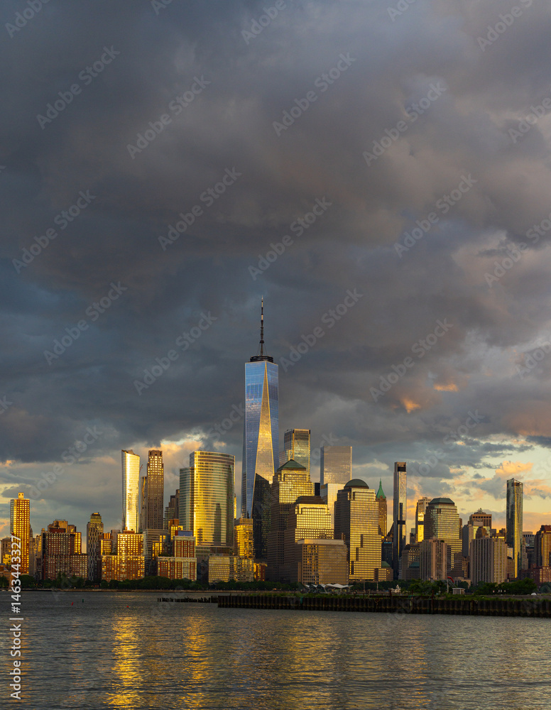 New York City skyline on sunset. Cityscape of Manhattan in USA.