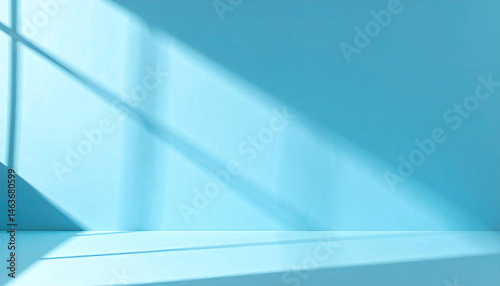 ライトブルーの壁に差し込む光と影のイメージ背景。Image background of light and shadows shining into a light blue wall.