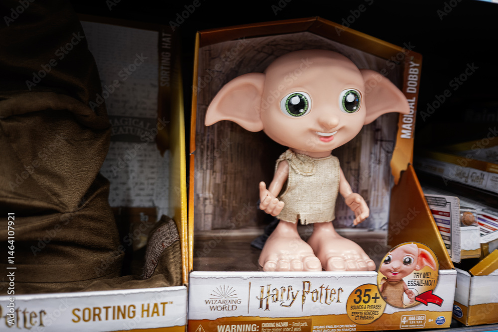 Naklejka premium Dobby figurine displayed in wizarding world themed packaging in store