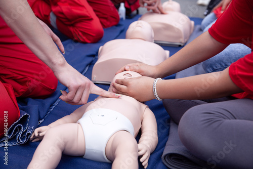 Obraz na płótnie First aid and infant CPR training course