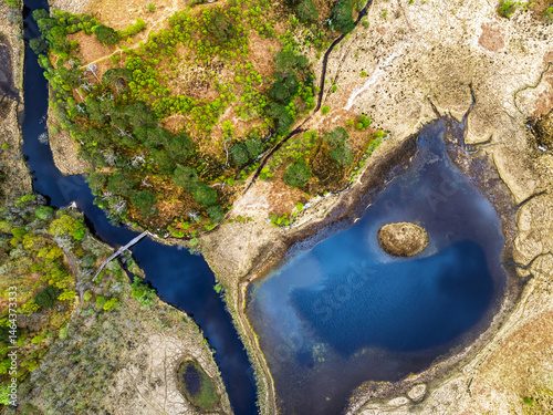 Obraz na płótnie Top Down over Callop River and Marshes from a drone, Loch Shiel, Glenfinnan, West Highland, Scotland w salonie