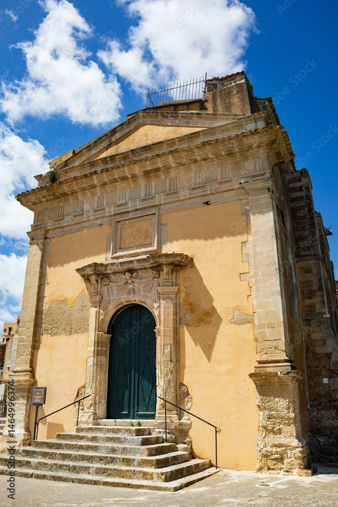 Obraz premium Vertical photo of the Church of Santa Lucia in Ragusa, Sicily, Italy, a UNESCO World Heritage Site