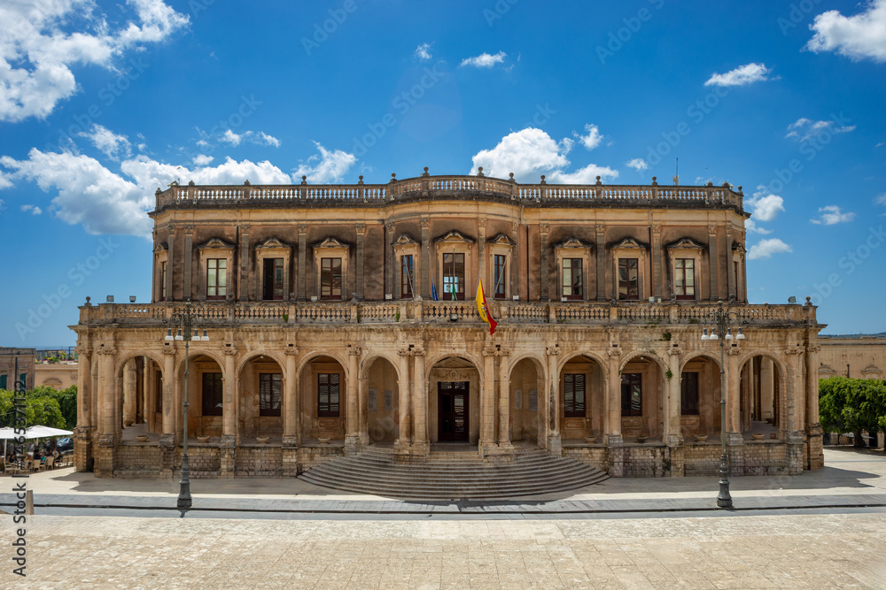 Obraz premium Facade of the Baroque Ducezio Palace in Noto, Sicily, Italy, a UNESCO World Heritage Site.